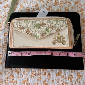 Disney Cream and Tan Floral Wallet wristlet. Brand new! Perfect condition